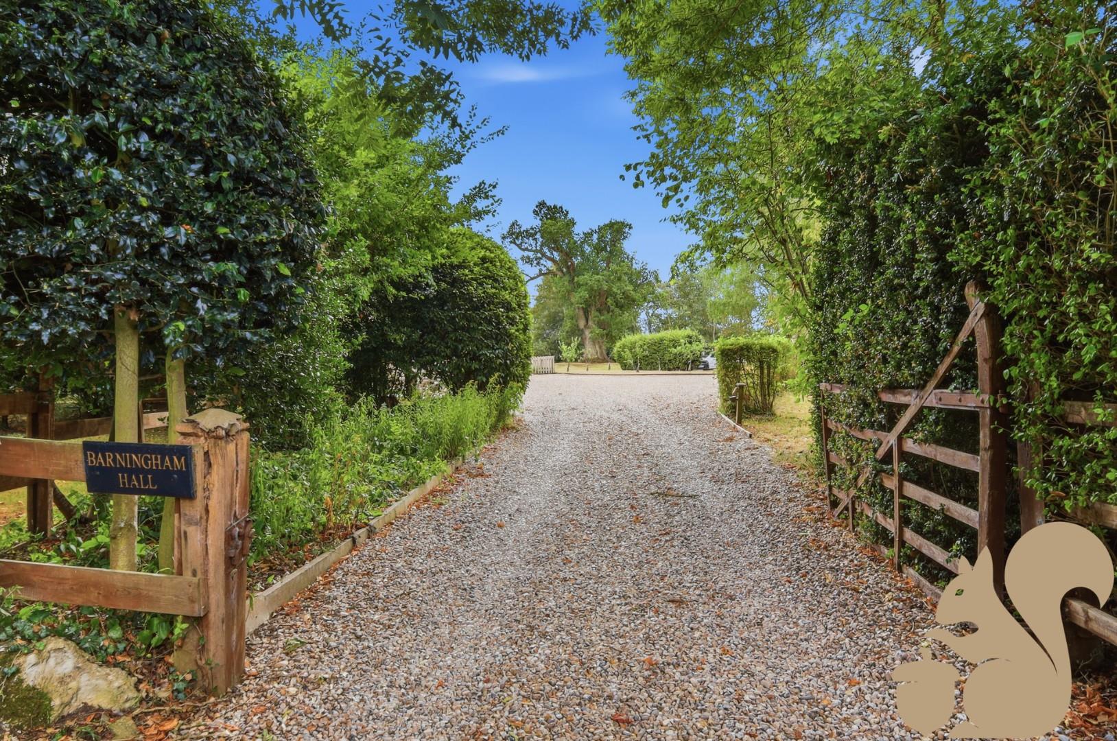 Entrance/Driveway